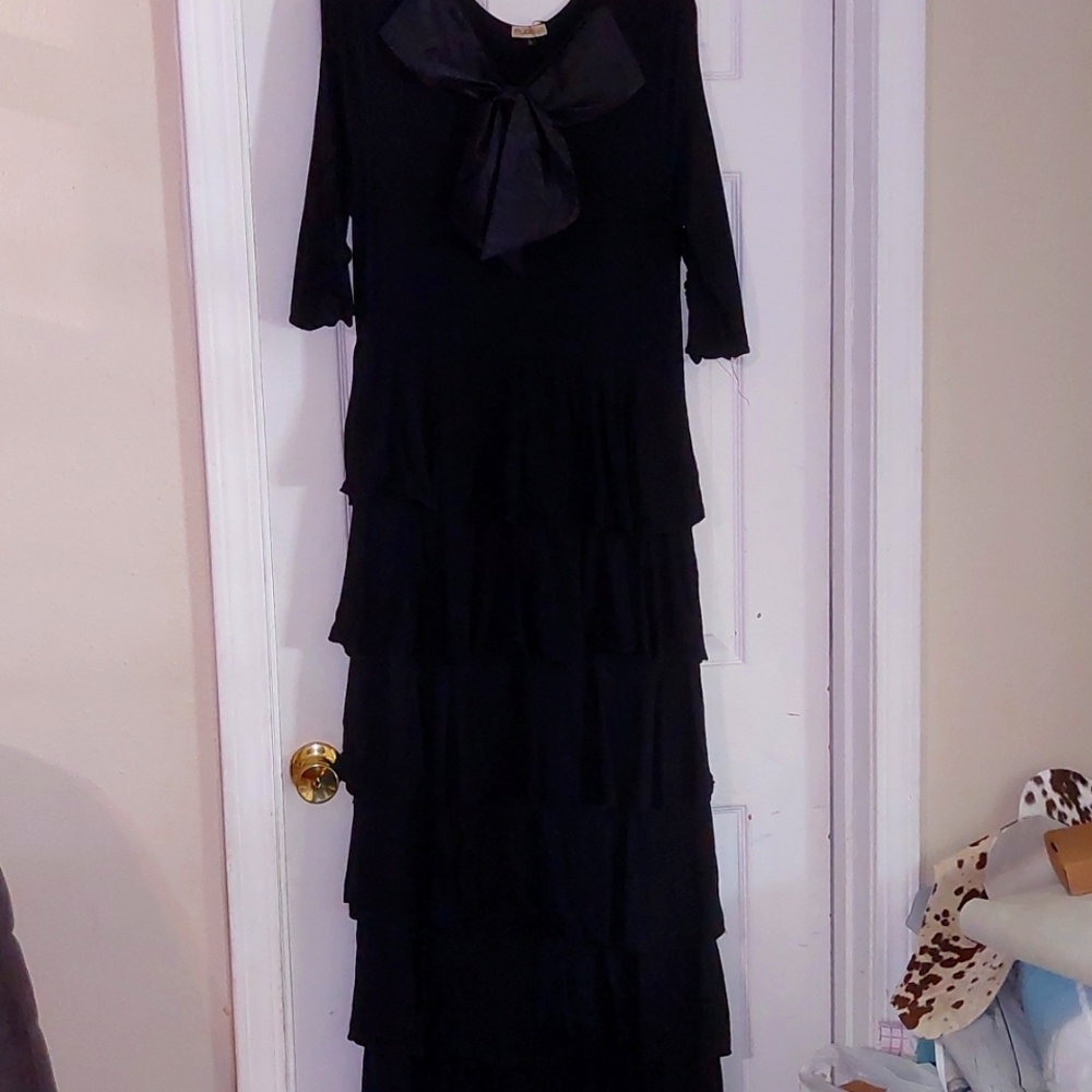 Nuggles Size Large Black Ruffled maxi dress with a bow.